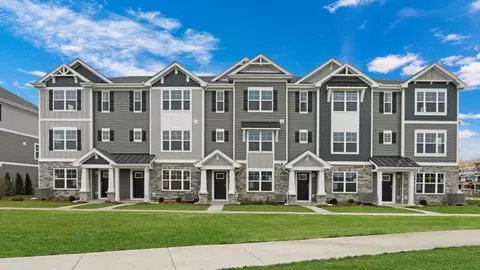 414 Lakeshore Ct, Saint Charles, IL 60174