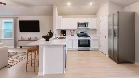 Kitchen - 634 Audrey Dr, Tuttle, OK 73089 photo 2 of 5