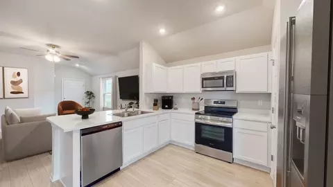 Kitchen - 634 Audrey Dr, Tuttle, OK 73089 photo 3 of 5