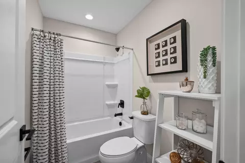 Bath - 1020 Clover Hill Ct, Sullivan, MO 63080 photo 5 of 23