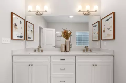 Bath - 1020 Clover Hill Ct, Sullivan, MO 63080 photo 3 of 23