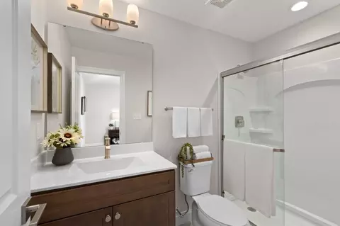 Bath - 1020 Clover Hill Ct, Sullivan, MO 63080 photo 6 of 23