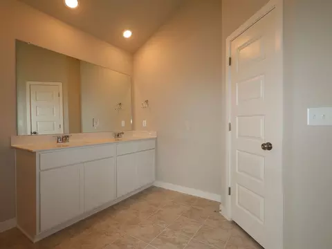 Bath - 12300 Setting Peak Ln, Buda, TX 78610 photo 3 of 5