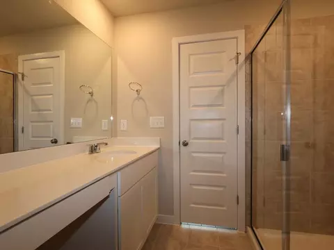 Bath - 12300 Setting Peak Ln, Buda, TX 78610 photo 1 of 5