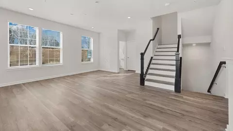 Living - 15000 Sapmoss Ln, Brandywine, MD 20613 photo 2 of 9