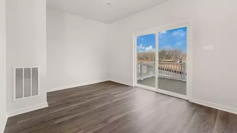 Living - 15000 Sapmoss Ln, Brandywine, MD 20613 photo 7 of 9