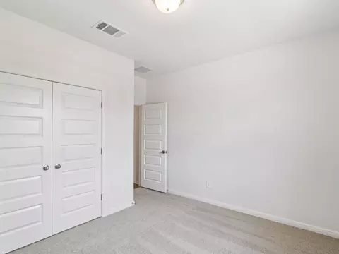 702 Universal Dr, Hutto, TX 78634