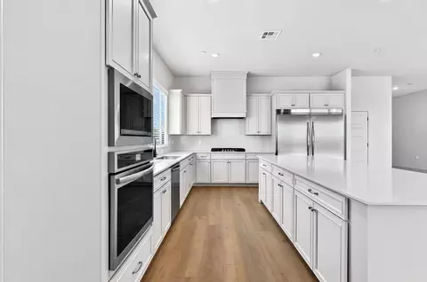 Kitchen - 1199 Summit Way W, Madera, CA 93636 photo 3 of 7
