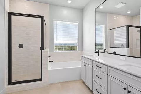 Bath - 1199 Summit Way W, Madera, CA 93636 photo 2 of 5