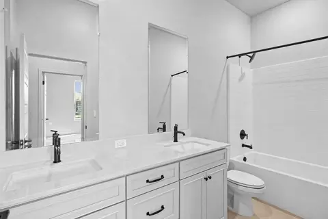 Bath - 1199 Summit Way W, Madera, CA 93636 photo 3 of 5