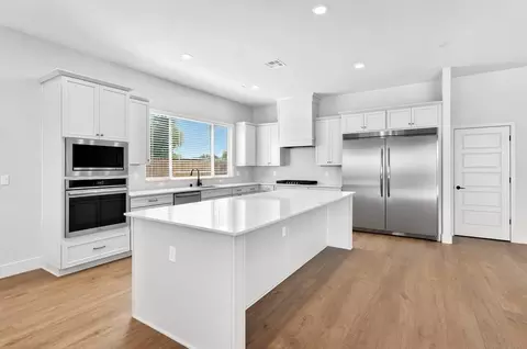 Kitchen - 1199 Summit Way W, Madera, CA 93636 photo 2 of 7