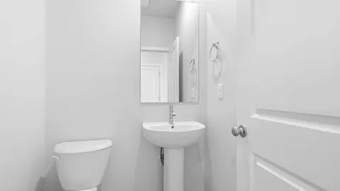 Bath - 21709 SE Stromboli Ln, Bend, OR 97702 photo 1 of 8