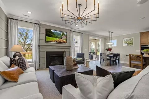 Living - 237 Redland Rd, Advance, NC 27006 photo 5 of 6