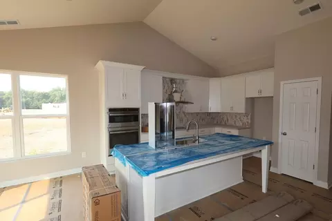 Kitchen - 48 Bick Dr, Springboro, OH 45066 photo 4 of 8