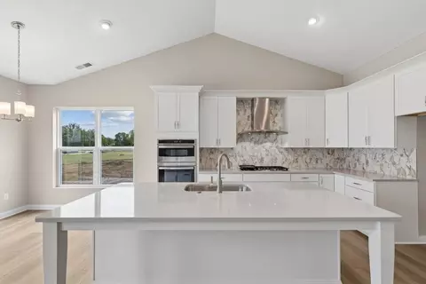 Kitchen - 48 Bick Dr, Springboro, OH 45066 photo 4 of 10