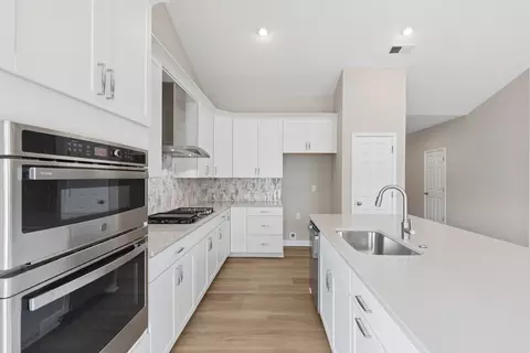 Kitchen - 48 Bick Dr, Springboro, OH 45066 photo 2 of 10