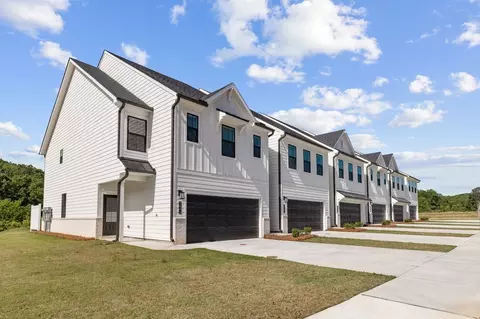 2869 Bullfrog Ln, Gainesville, GA 30507