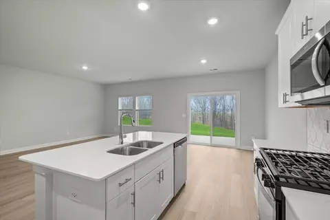 Kitchen - 1456 Switchback Cir, Moore, SC 29369 photo 3 of 4