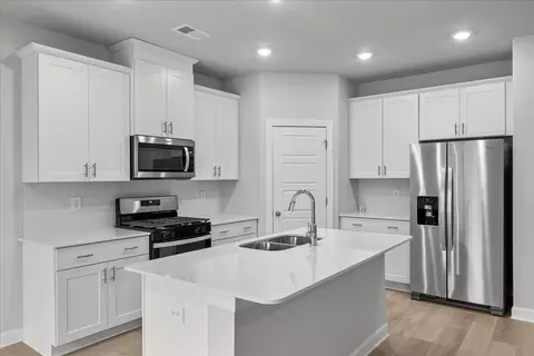 Kitchen - 1456 Switchback Cir, Moore, SC 29369 photo 2 of 4