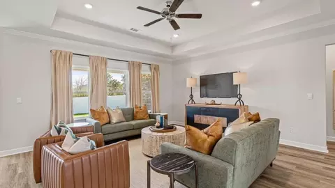 Living - 100 Laney Ln, Dothan, AL 36305 photo 2 of 2