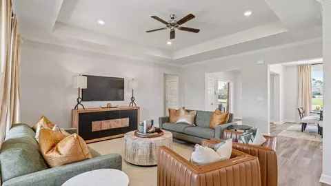 Living - 100 Laney Ln, Dothan, AL 36305 photo 1 of 2