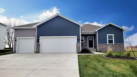 301 Kingfisher Ct SW, Bondurant, IA 50035