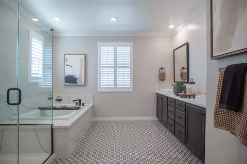 Bath - 2441 Cinnabar Dr, Fairfield, CA 94533 photo 3 of 7