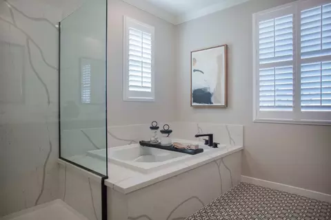 Bath - 2441 Cinnabar Dr, Fairfield, CA 94533 photo 5 of 7