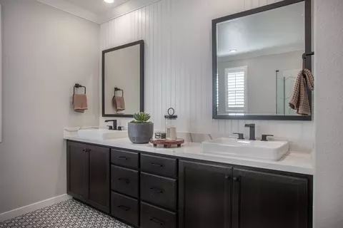 Bath - 2441 Cinnabar Dr, Fairfield, CA 94533 photo 4 of 7