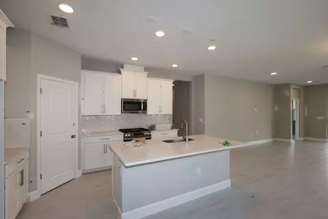 Kitchen - 5290 High Line Dr, Saint Cloud, FL 34771 photo 2 of 6