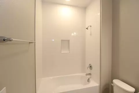 Bath - 5290 High Line Dr, Saint Cloud, FL 34771 photo 1 of 3