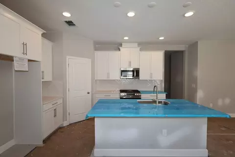 Kitchen - 5290 High Line Dr, Saint Cloud, FL 34771 photo 5 of 7