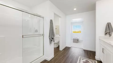Bath - 8870 E Moontear Way, Vail, AZ 85641 photo 2 of 4