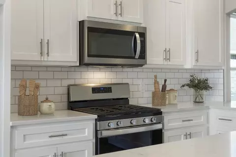 Kitchen - 16185 S 89th E Ave, Bixby, OK 74008 photo 2 of 7