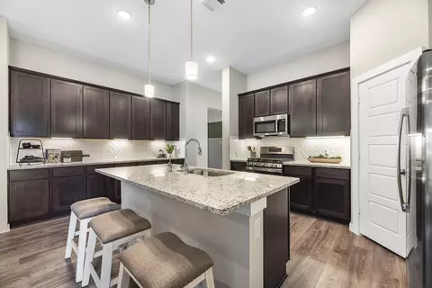Kitchen - 5934 Texas Sun Dr, Fulshear, TX 77441 photo 4 of 5