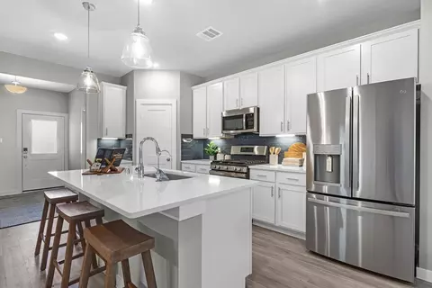 Kitchen - 5934 Texas Sun Dr, Fulshear, TX 77441 photo 2 of 5