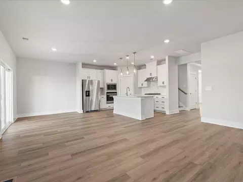 Living - 117 Kerwin Ct, Greer, SC 29651 photo 2 of 5