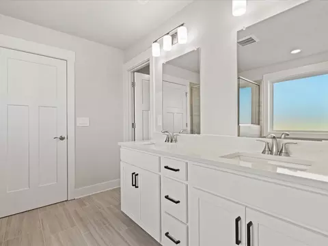 Bath - 117 Kerwin Ct, Greer, SC 29651 photo 3 of 8