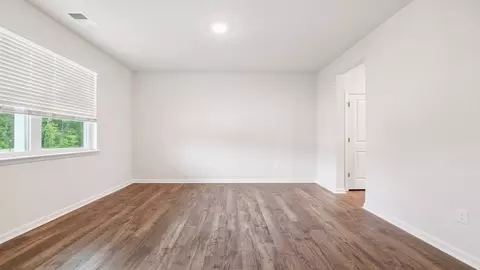 Living - 5215 Corolla Dr, Suffolk, VA 23435 photo 1 of 9