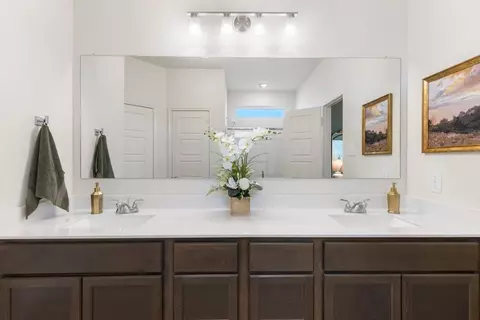 Bath - 8020 Candy Ln, Waco, TX 76708 photo 3 of 5