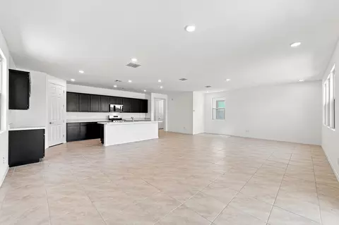 Living - 8052 W Berkeley Rd, Phoenix, AZ 85035 photo 1 of 2