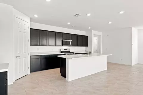 Kitchen - 8052 W Berkeley Rd, Phoenix, AZ 85035 photo 1 of 1
