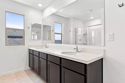 Bath - 8052 W Berkeley Rd, Phoenix, AZ 85035 photo 1 of 1