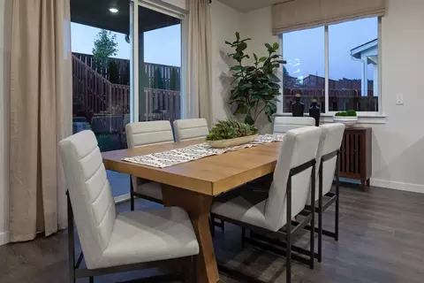 Dining - 3887 SW 38th St, Gresham, OR 97080 photo 2 of 4