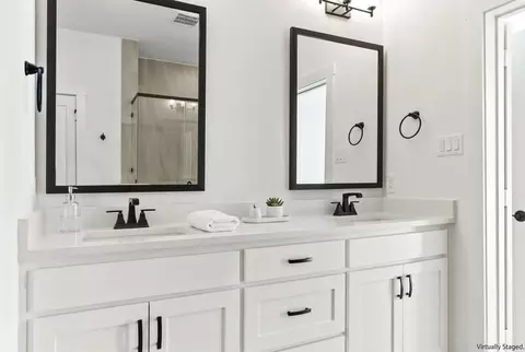 Bath - 12612 Audubon Trl, Rowlett, TX 75089 photo 2 of 12