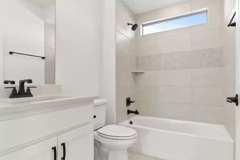 Bath - 12612 Audubon Trl, Rowlett, TX 75089 photo 5 of 12