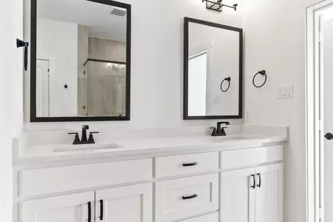 Bath - 12612 Audubon Trl, Rowlett, TX 75089 photo 1 of 12