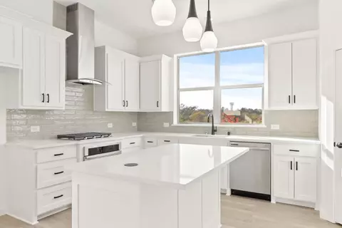 Kitchen - 12612 Audubon Trl, Rowlett, TX 75089 photo 2 of 8