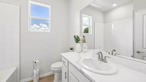 Bath - 15736 8th Pl E, Bradenton, FL 34212 photo 3 of 4