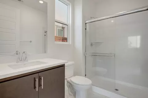 Bath - 15879 Cleary Ct, Lathrop, CA 95330 photo 2 of 18